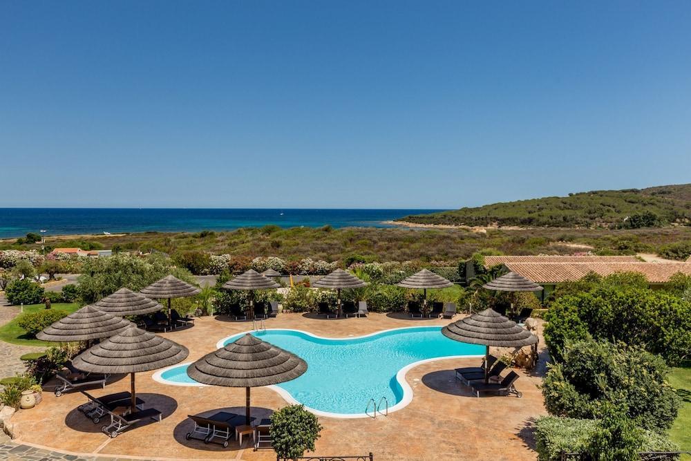 Hotel Costa Caddu San Teodoro  Exteriör bild