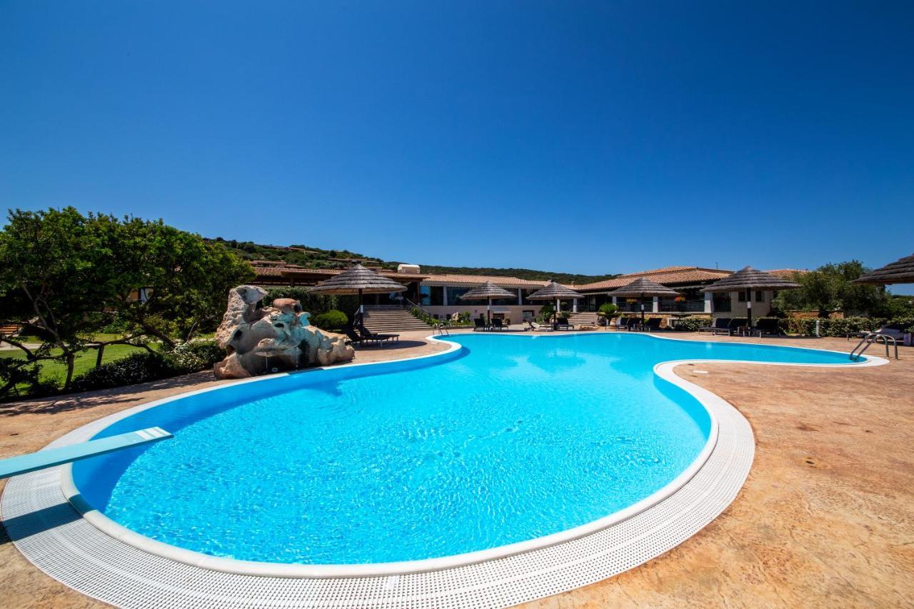 Hotel Costa Caddu San Teodoro  Exteriör bild