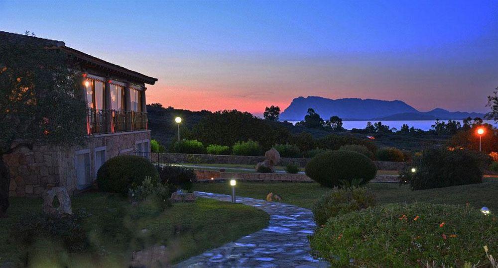 Hotel Costa Caddu San Teodoro  Exteriör bild