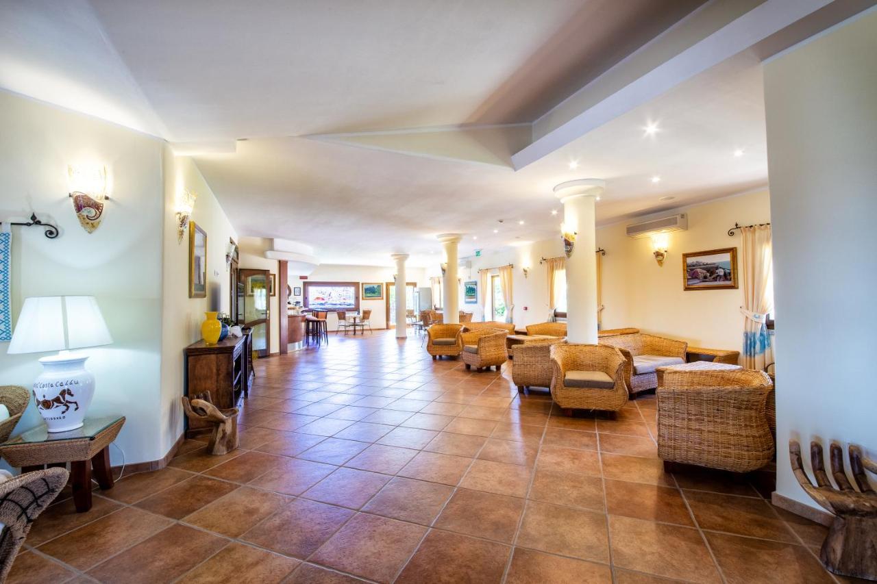Hotel Costa Caddu San Teodoro  Exteriör bild