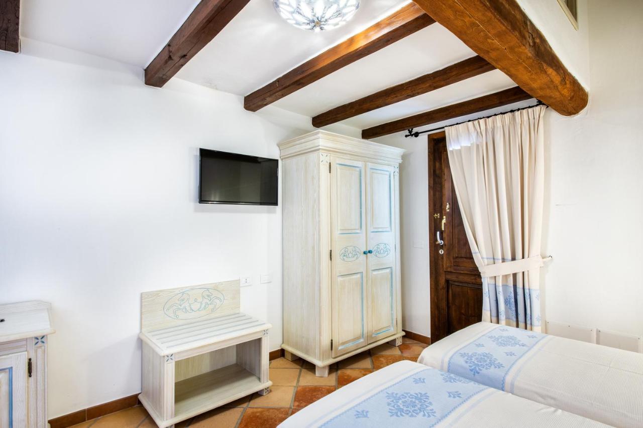 Hotel Costa Caddu San Teodoro  Exteriör bild