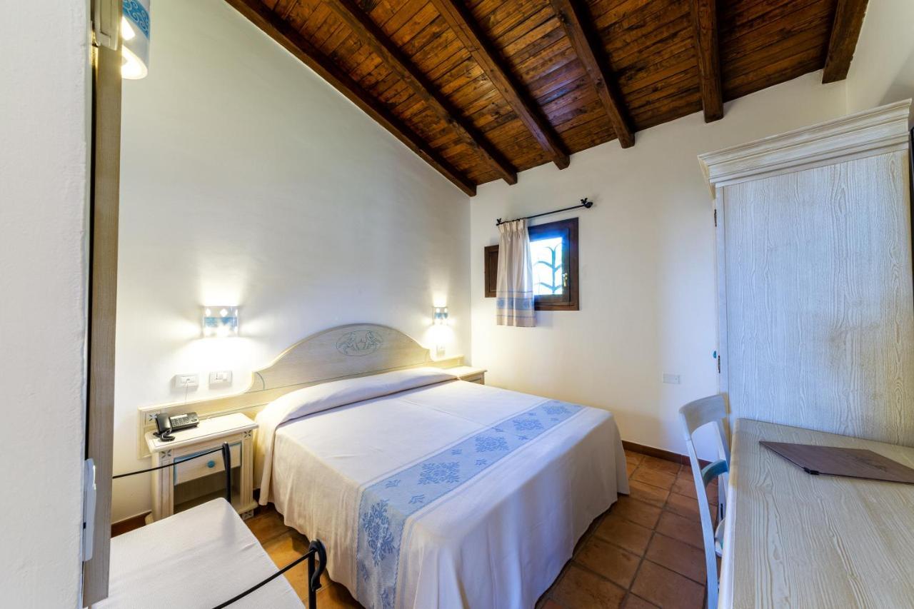 Hotel Costa Caddu San Teodoro  Exteriör bild