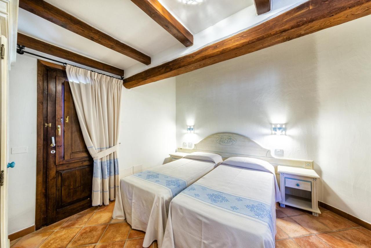 Hotel Costa Caddu San Teodoro  Exteriör bild