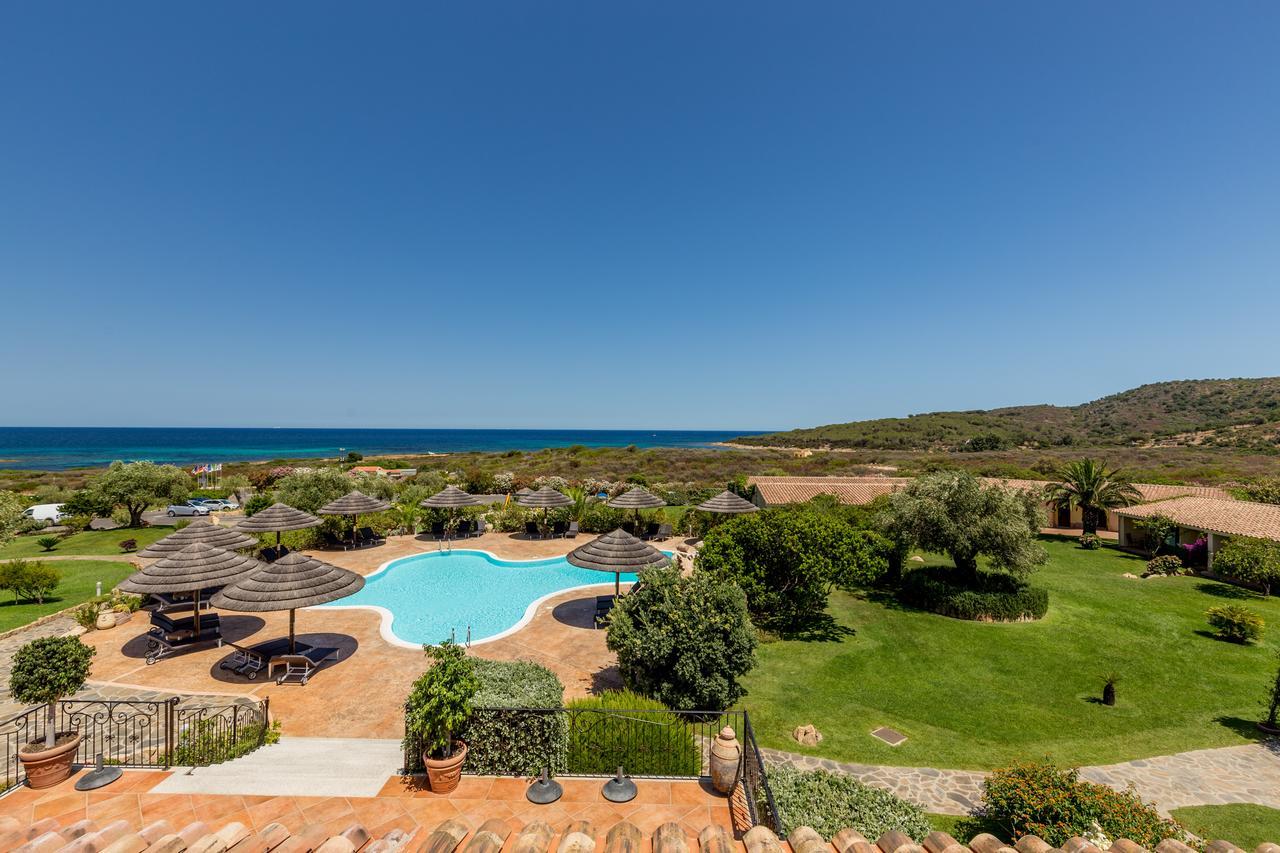 Hotel Costa Caddu San Teodoro  Exteriör bild