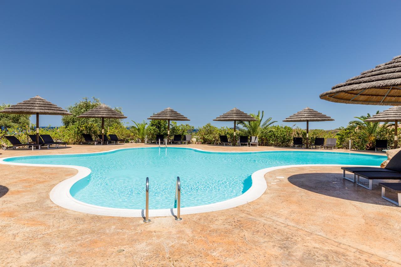 Hotel Costa Caddu San Teodoro  Exteriör bild
