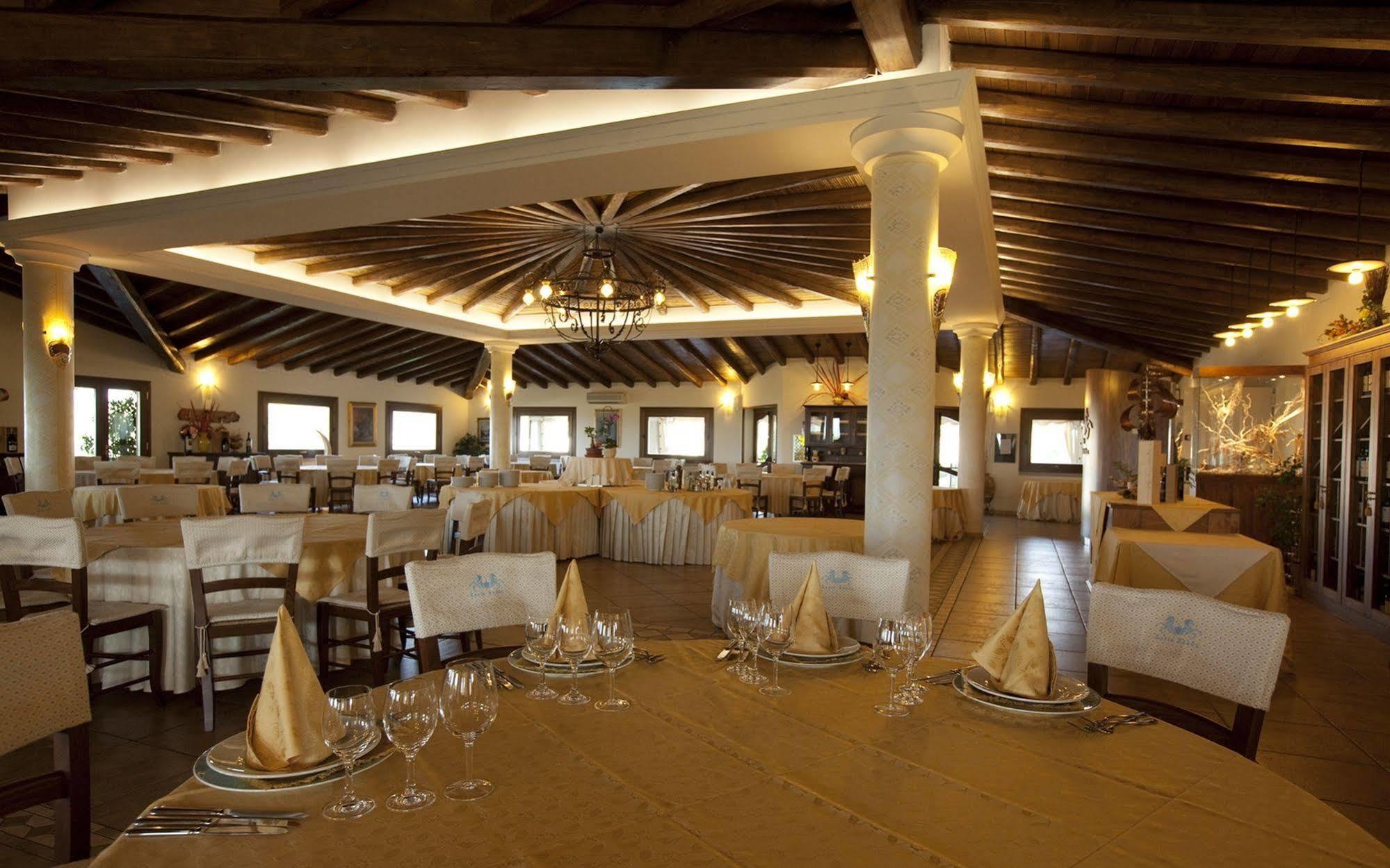 Hotel Costa Caddu San Teodoro  Exteriör bild