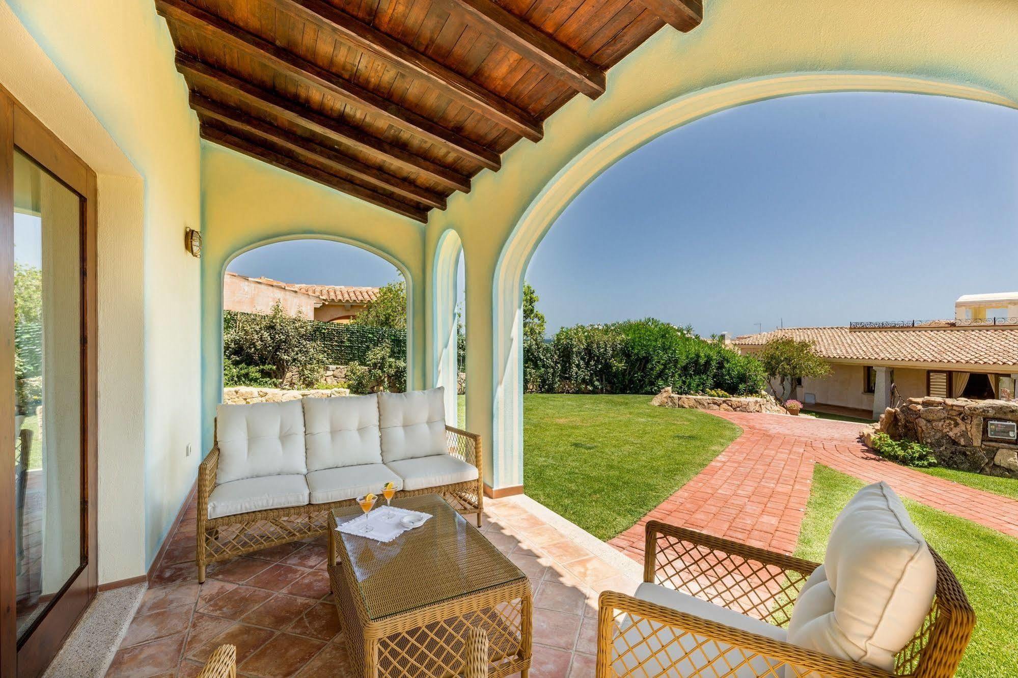 Hotel Costa Caddu San Teodoro  Exteriör bild