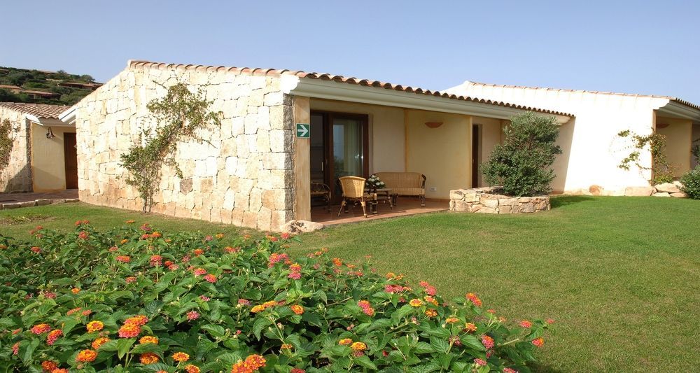 Hotel Costa Caddu San Teodoro  Exteriör bild